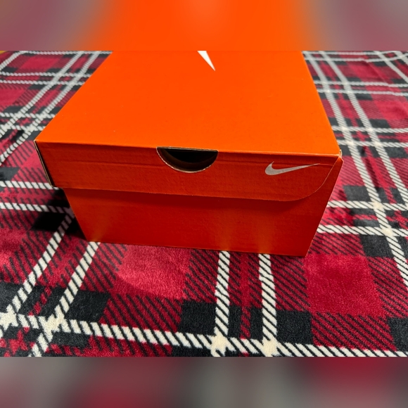 Nike Epic React Flynit Orange Shoe Box - Picture 3 of 7